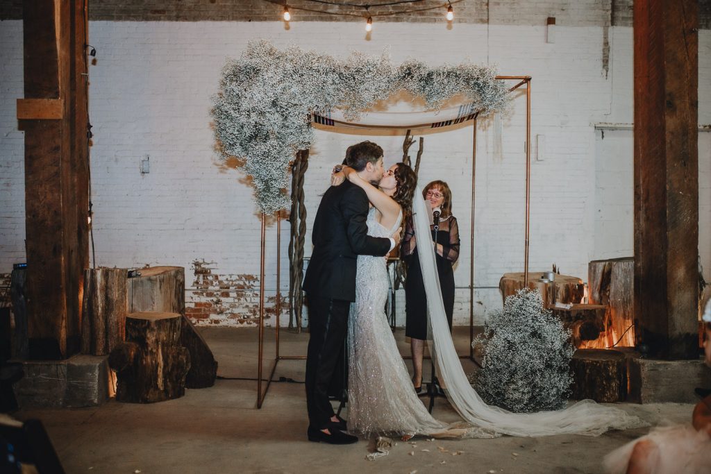 Industrial chic wedding in new york - by Lucie B. Photo wedding photographer