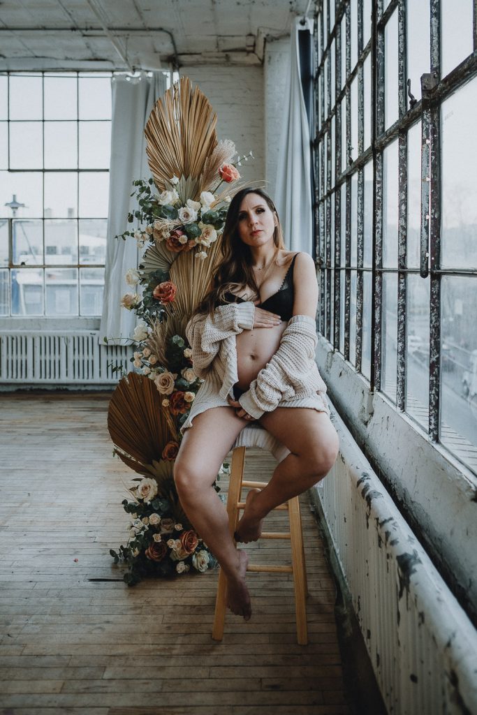 Intimate maternity photoshoot in brooklyn studio with flowers