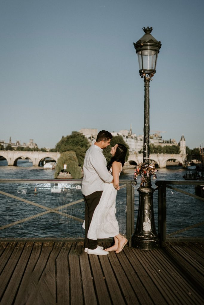 Engagement photoshoot in paris - by Lucie B. Photo wedding photographer