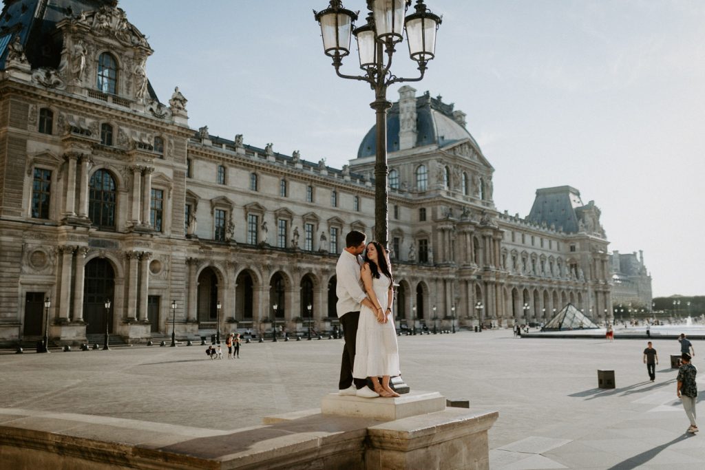 Engagement photoshoot in paris - by Lucie B. Photo wedding photographer