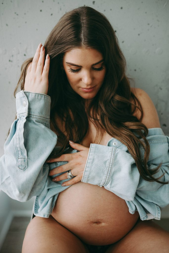 Intimate maternity photoshoot in brooklyn studio