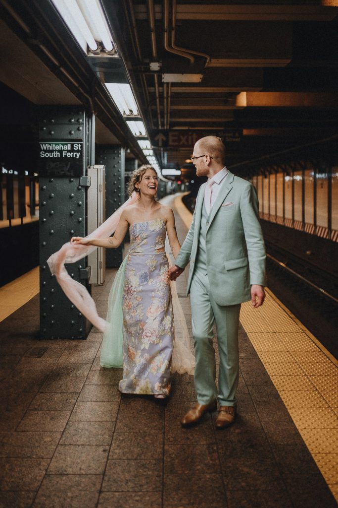 Bride and groom in nyc subway - by Lucie B. Photo brooklyn wedding photographer