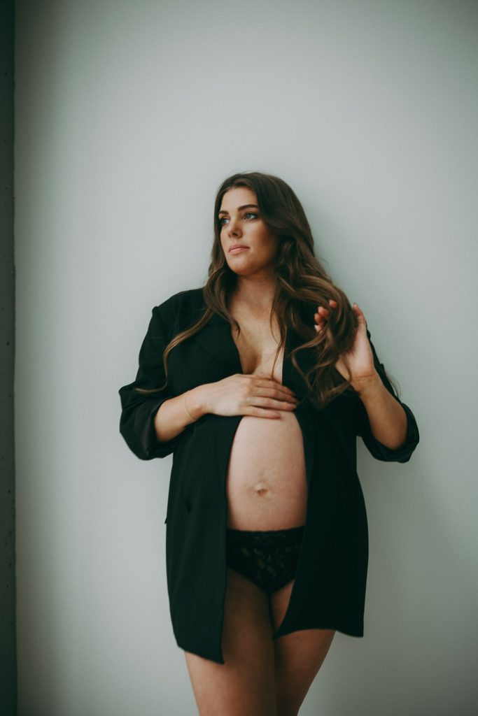 Intimate maternity photoshoot in brooklyn studio