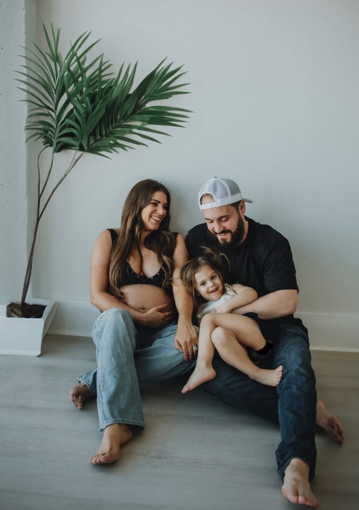 Cozy maternity and family session in brooklyn home