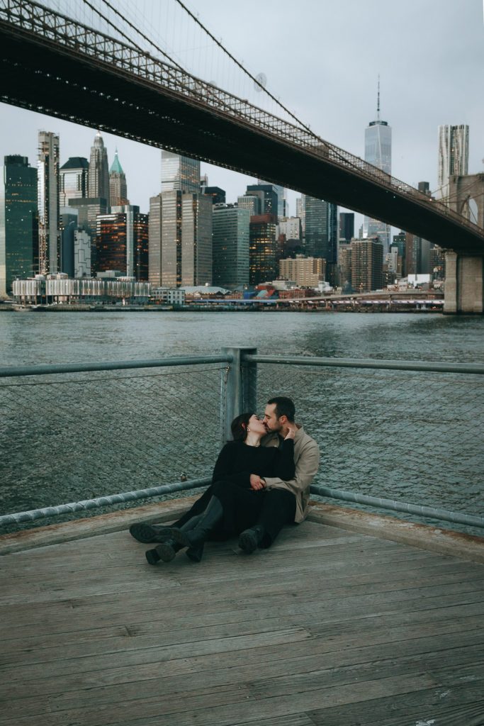 Engagement photoshoot by dumbo waterfront