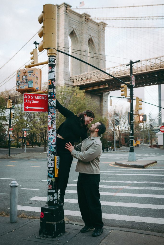 Engagement photoshoot in dumbo brooklyn