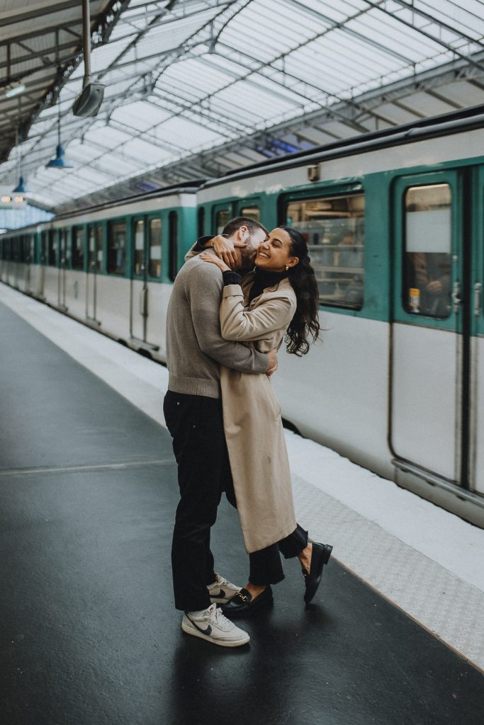 Couple session in paris subway