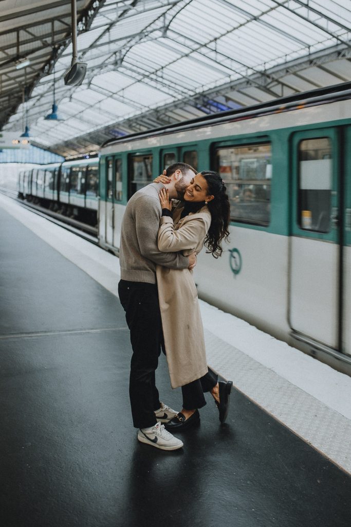 Couple session in paris subway