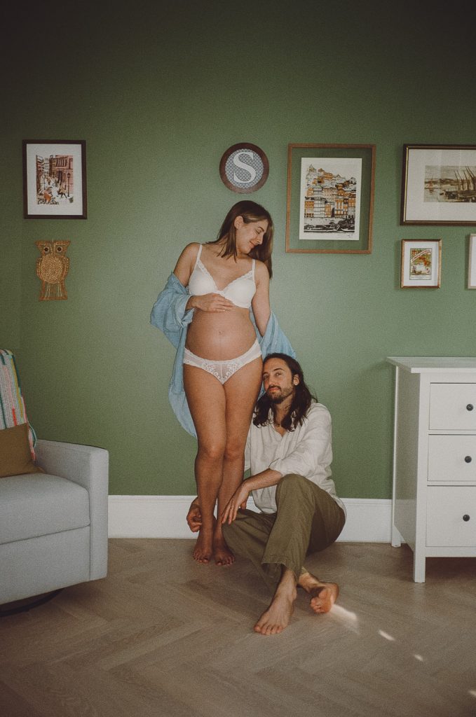 Maternity photoshoot at home in brooklyn